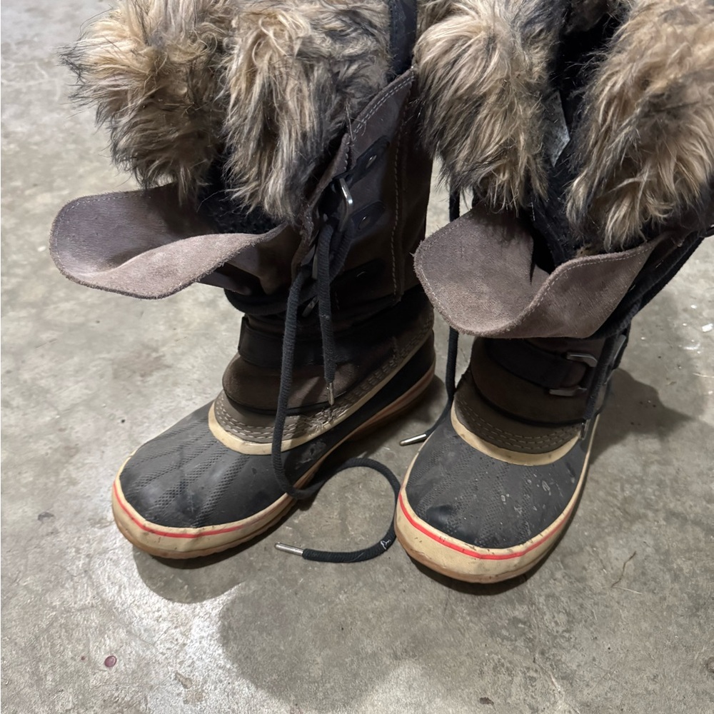 Sorel Joan of Arctic Boots with fur trim inserts